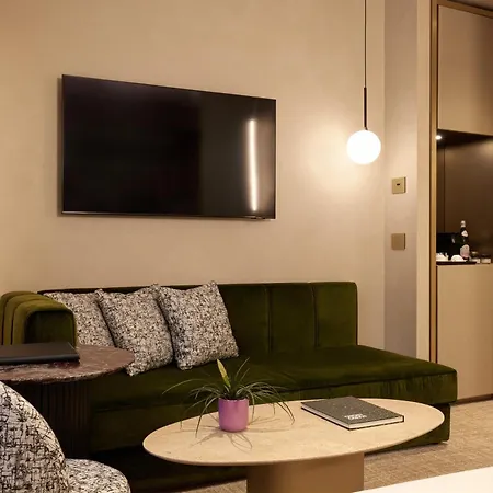 Borghese Contemporary